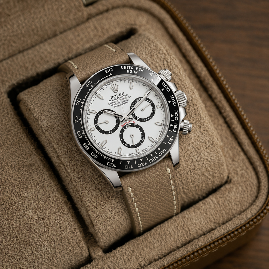Watch seen from above with the lug-to-lug measurement drawn from the tip of the top lugs to the tip of the bottom lugs